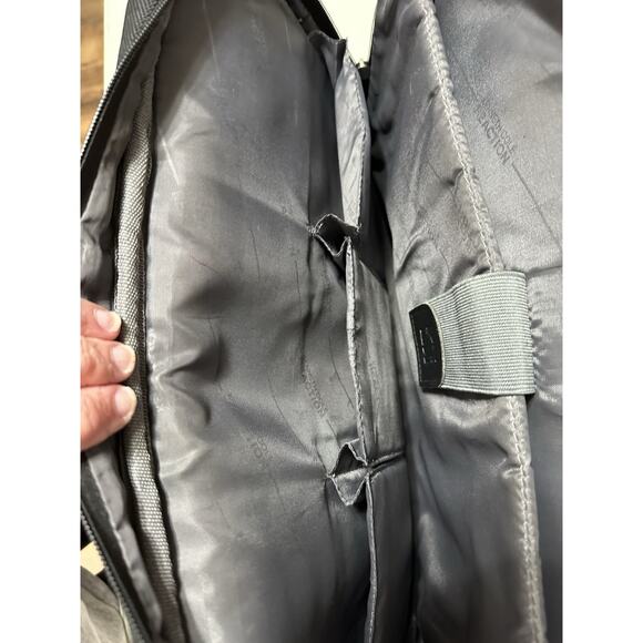 Kenneth Cole REACTION Leather Briefcase/Messenger Bag/Laptop Case Mens Carry On - Picture 9 of 16